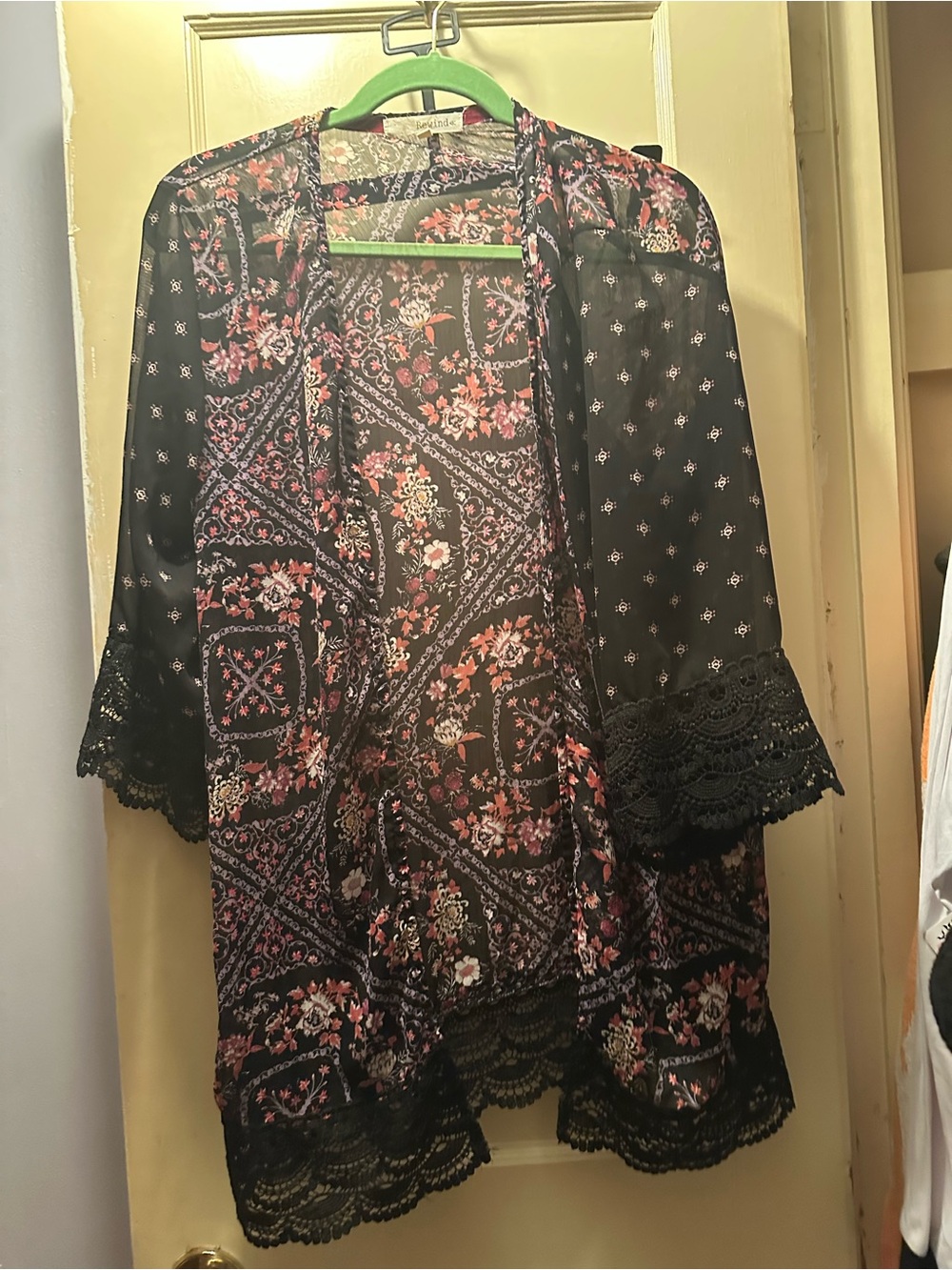 Black Floral Lace-Trim Kimono by Rewind